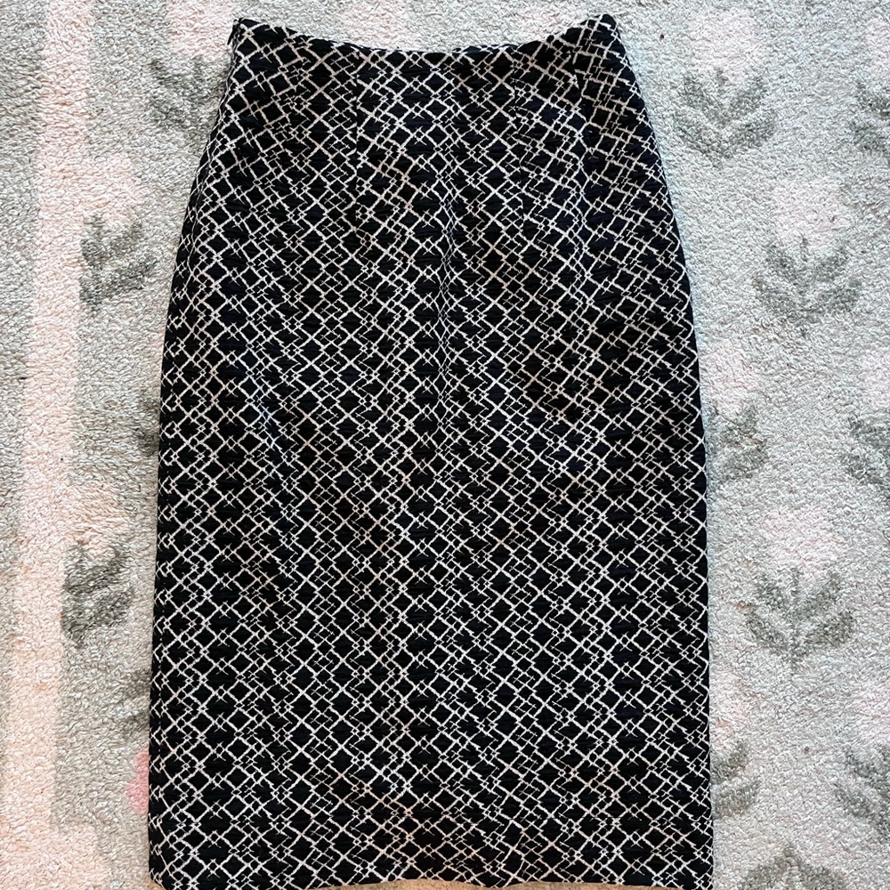 Black and White Geometric Pencil Skirt - Picture 3 of 5